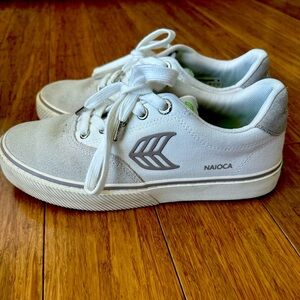 Cariuma Women’s Naioca Vintage Grey Skate Shoes